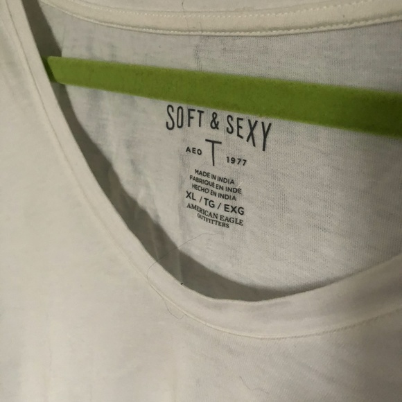 3/4 Sleeve Eyelet Detail Scoop Neck Top - Picture 5 of 5